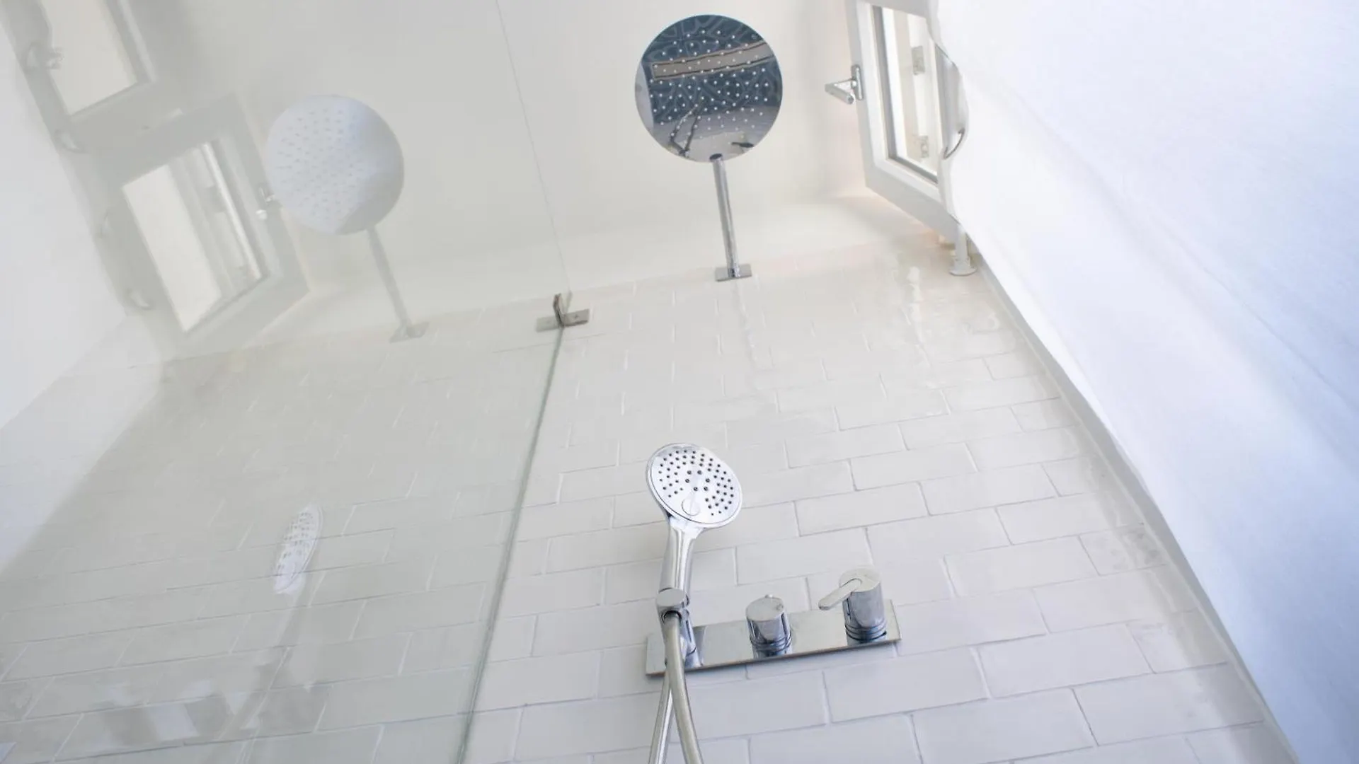 Chambre Avec Salle De Bain Privee Et Balcon Vegetal A Lisbonne Amoreiras Portugal