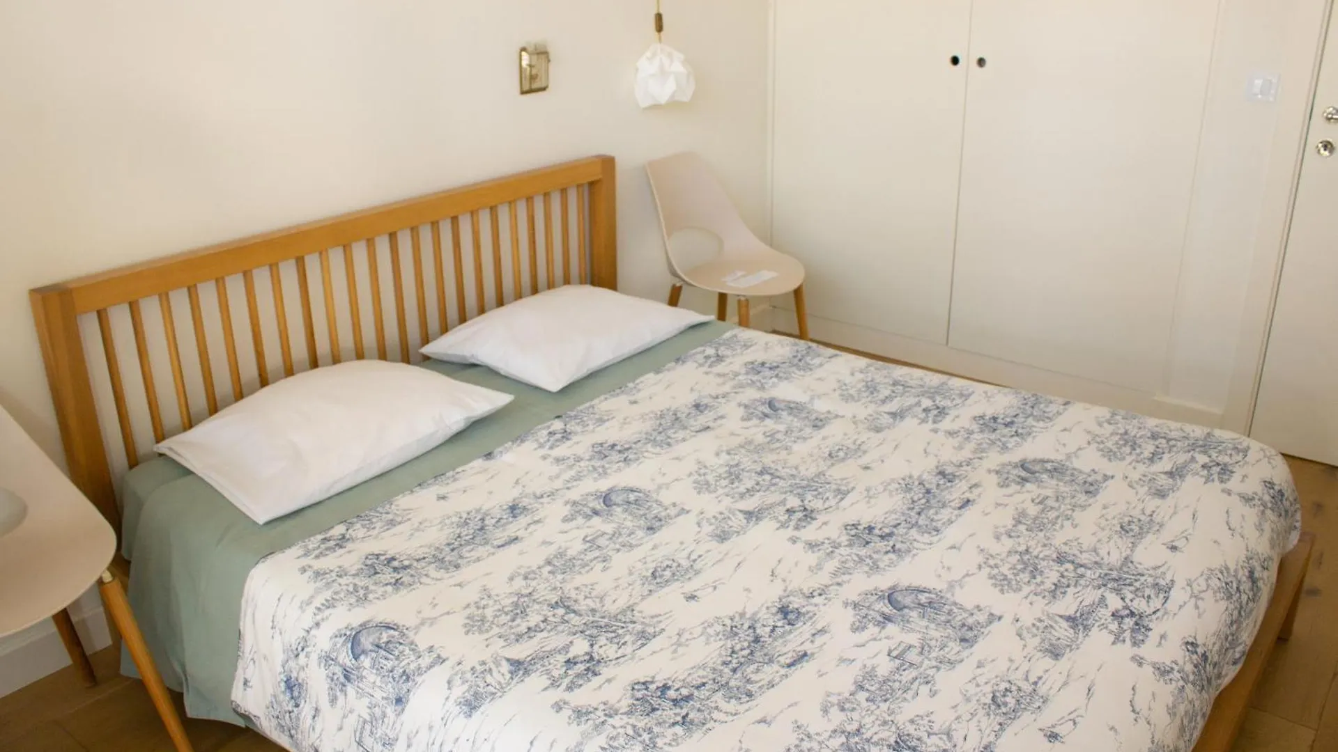 Chambre Avec Salle De Bain Privee Et Balcon Vegetal A Lisbonne Amoreiras Portugal